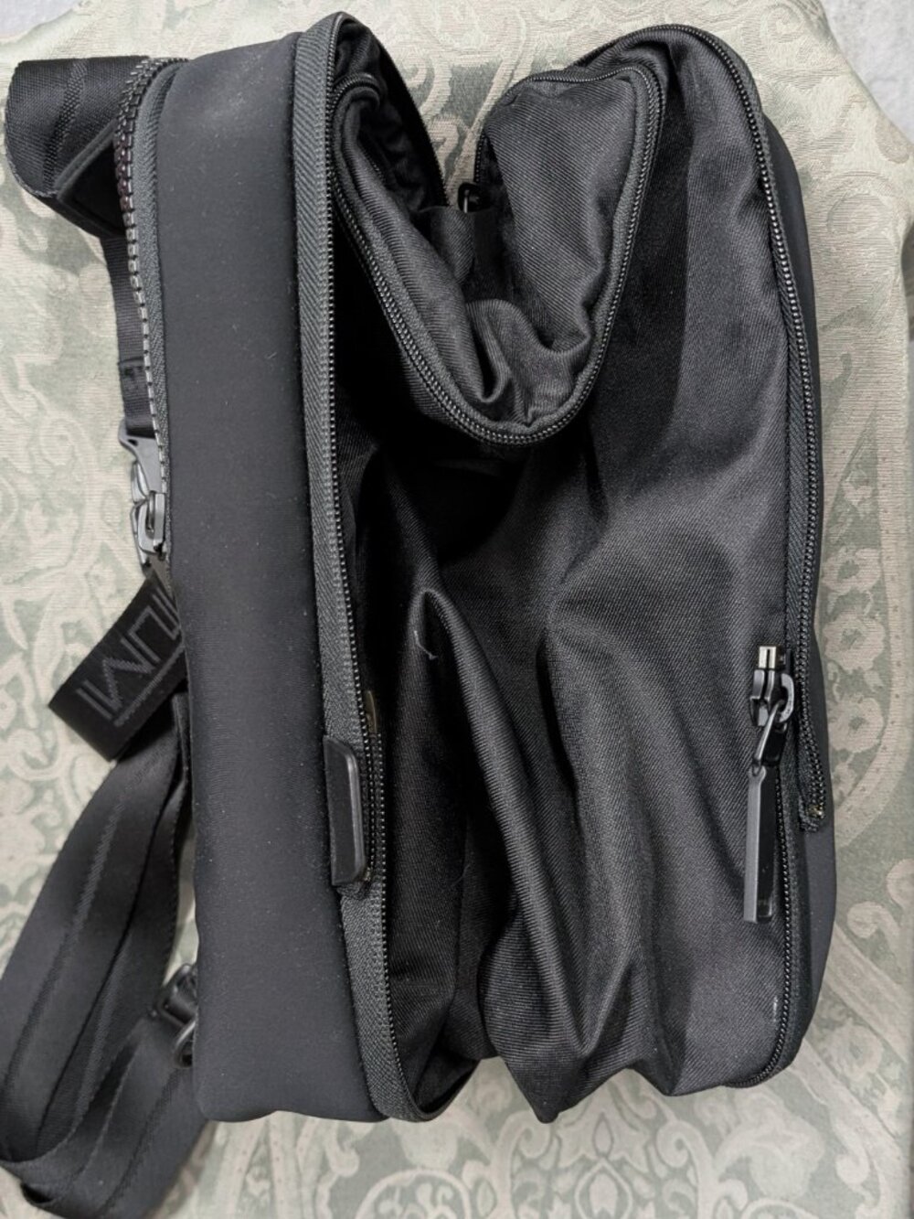 TUMI sling convertible expandable shoulder bag - Picture 5 of 8